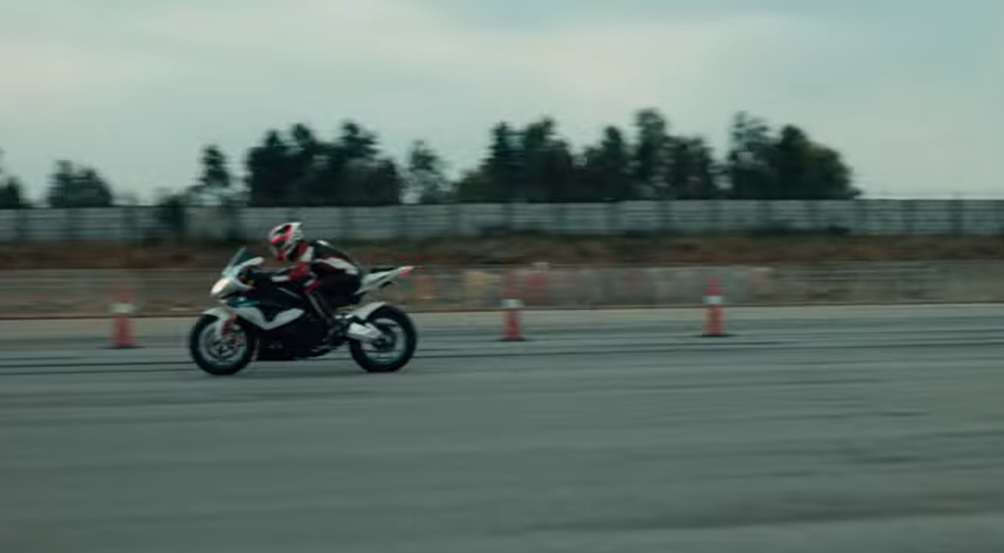 Vroom 13ನೇ ಆವೃತ್ತಿ: ರಾಷ್ಟ್ರಮಟ್ಟದ ಡ್ರ್ಯಾಗ್ ರೇಸ್‌ ಚಾಂಪಿಯನ್‌ಶಿಪ್‌ ಬೆಂಗಳೂರಿನಲ್ಲಿ